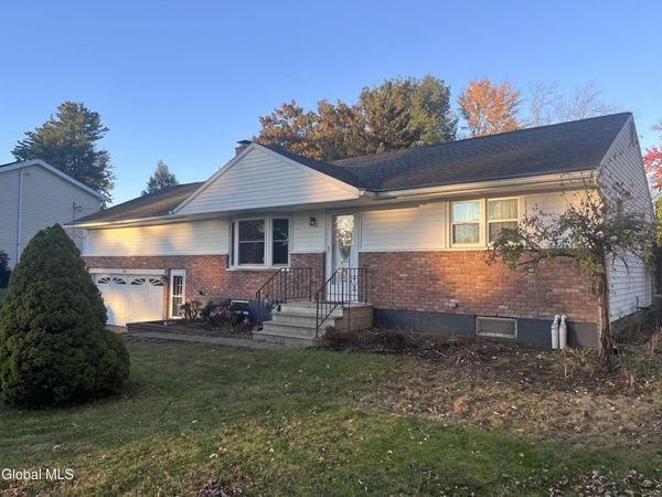 242 Pinewood Drive, Schenectady, NY 12303