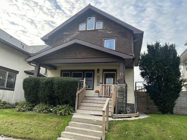 104 1/2 W Webster Street, Marshalltown, IA 50158