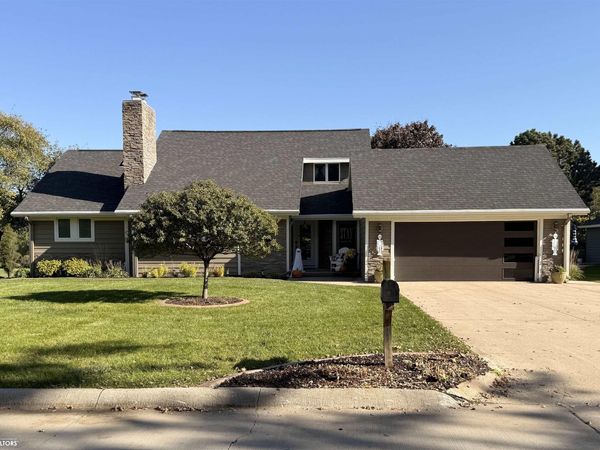 105 Randall Road E, Carroll, IA 51401