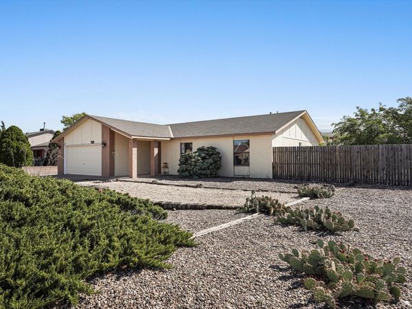 1900 Roanoke Drive NE, Albuquerque, NM 87114