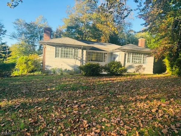 367 Summit Rd, Mountainside, NJ 07092