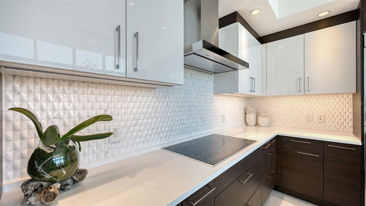 1155 N Gulfstream Avenue, Unit 207, Sarasota, FL 34236 Photo