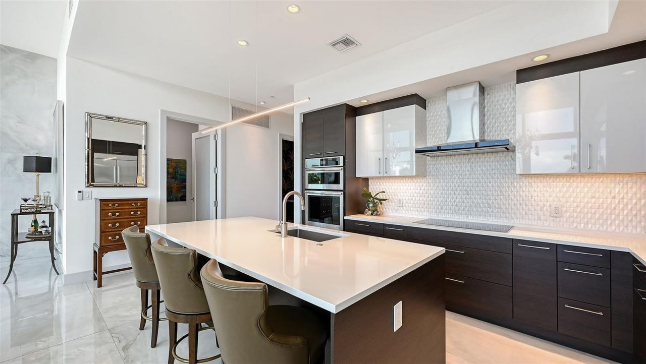 1155 N Gulfstream Avenue, Unit 207, Sarasota, FL 34236 Photo