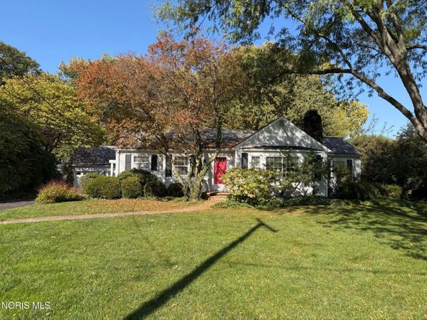557 Clover Lane, Perrysburg, OH 43551