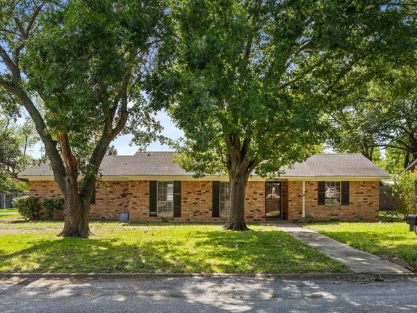2729 Tanglewood Drive, Commerce, TX 75428