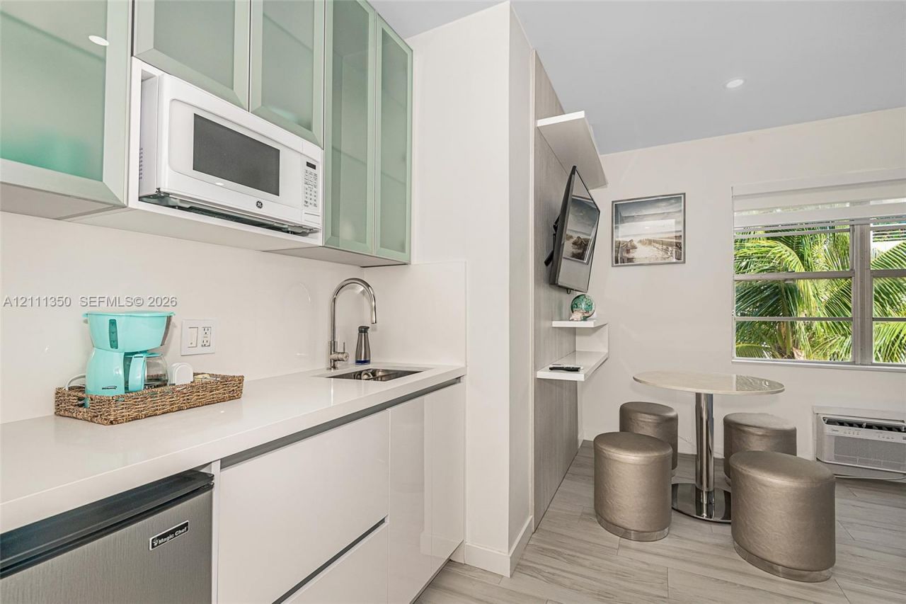 7300 Ocean Ter , Unit 313, Miami Beach, FL 33141 Photo