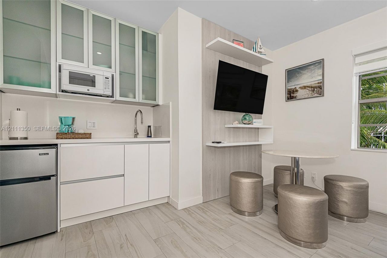 7300 Ocean Ter , Unit 313, Miami Beach, FL 33141 Photo