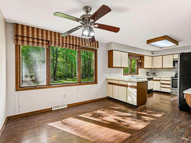 116 Westchester Dr., Amherst, OH 44001 Photo 9