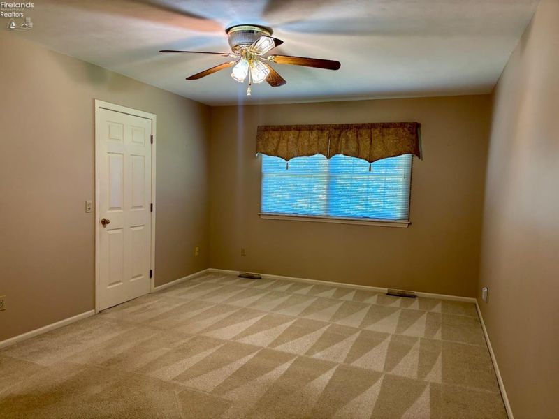 141 Briarwood Circle, Fremont, OH 43420 Photo 16