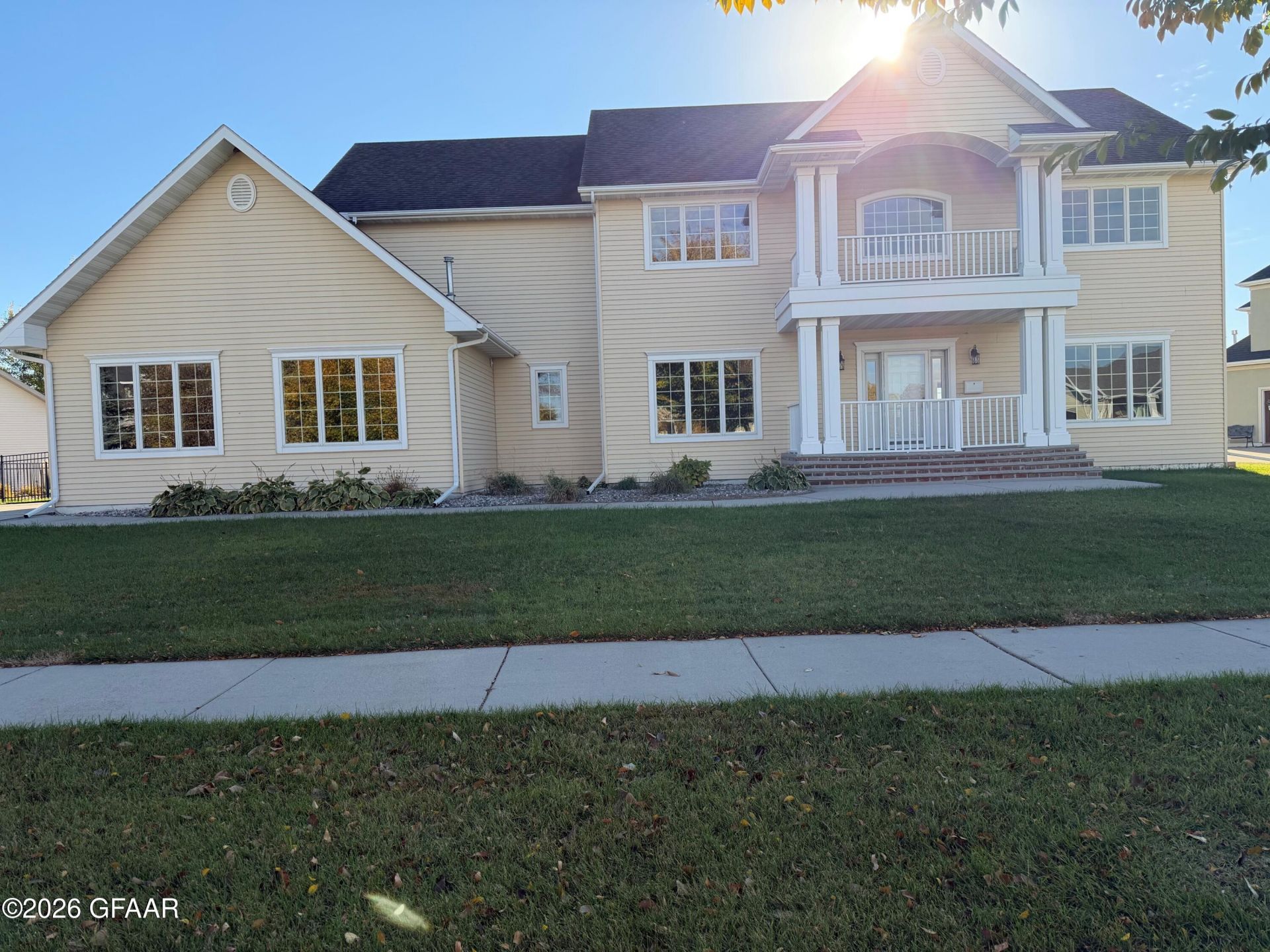 684 VINEYARD Drive primary photo