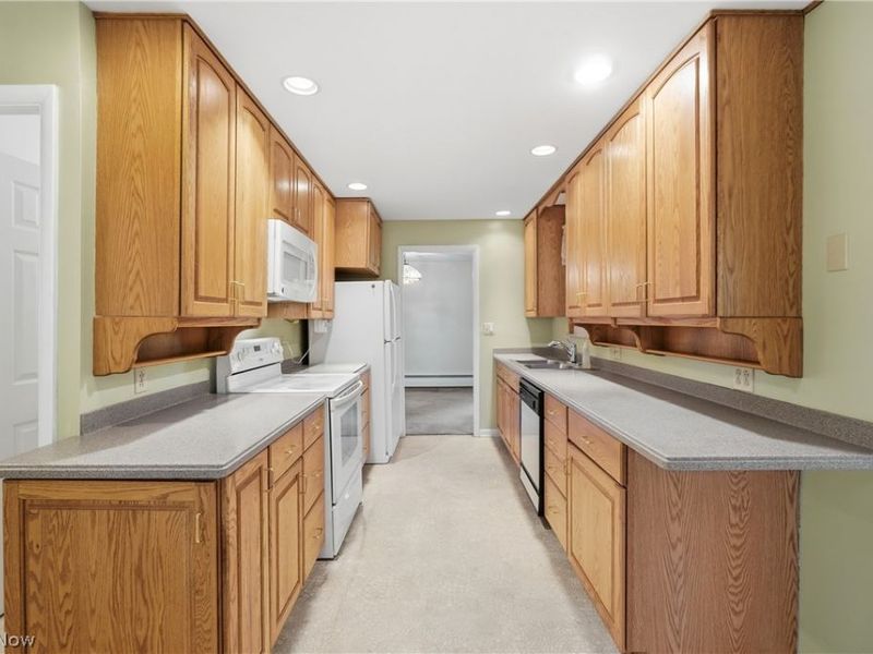 5071 Evergreen Drive, North Olmsted, OH 44070 Photo 10