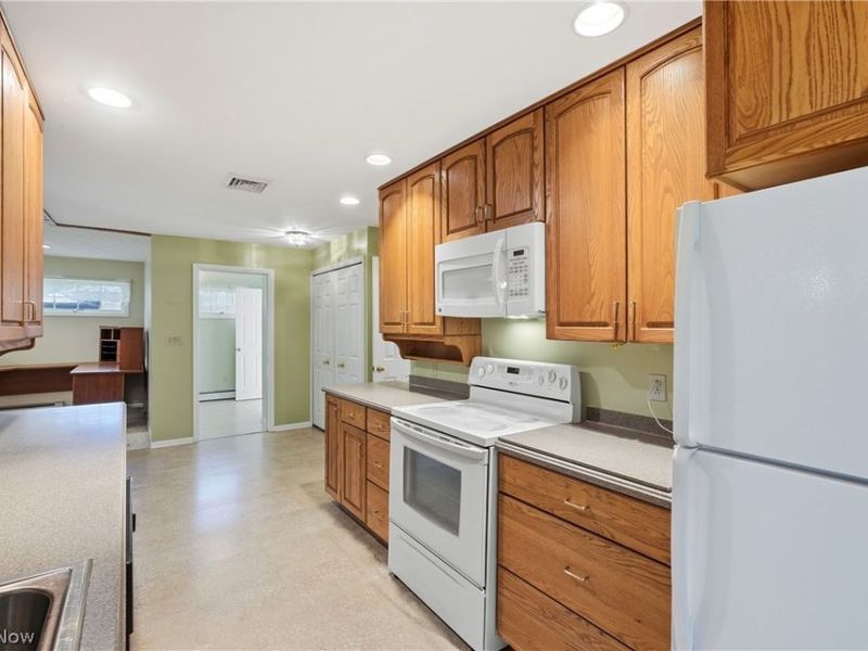 5071 Evergreen Drive, North Olmsted, OH 44070 Photo 11