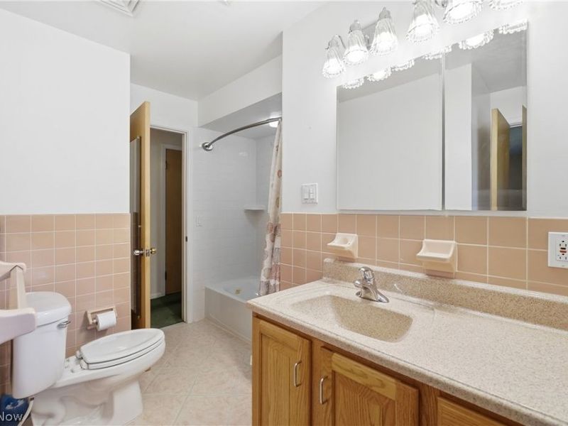 5071 Evergreen Drive, North Olmsted, OH 44070 Photo 24
