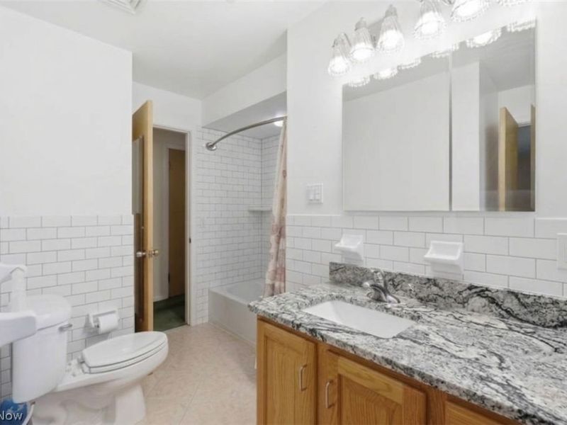 5071 Evergreen Drive, North Olmsted, OH 44070 Photo 25