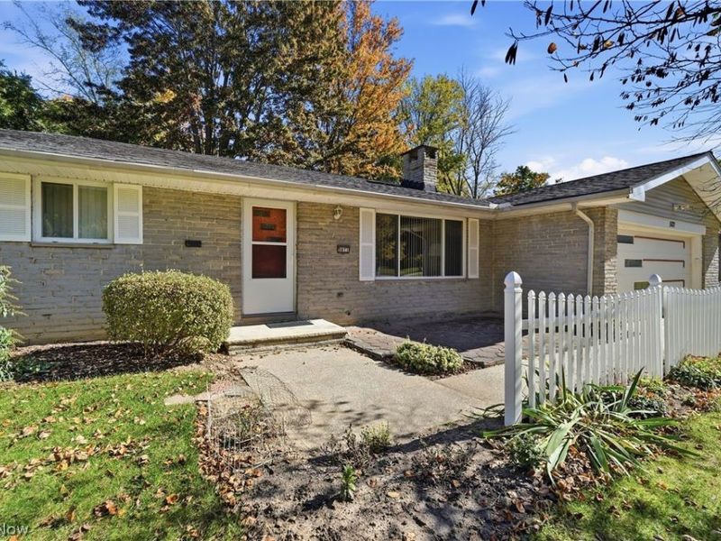 5071 Evergreen Drive, North Olmsted, OH 44070 Photo 4