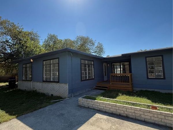 277 N Washington Avenue , New Braunfels, TX 78130
