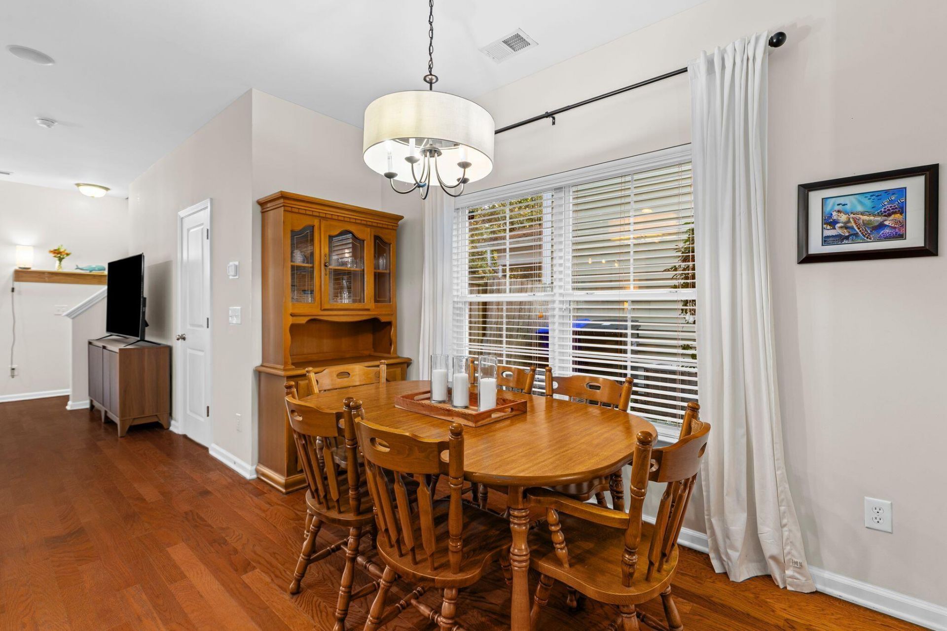 1733 Towne Street Photo 10