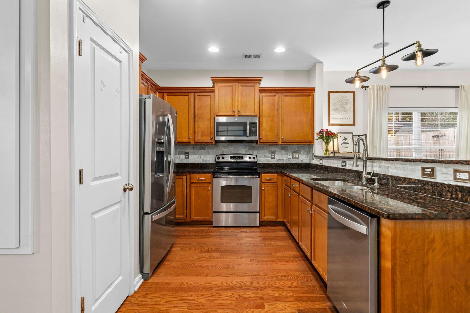 1733 Towne Street Photo 13