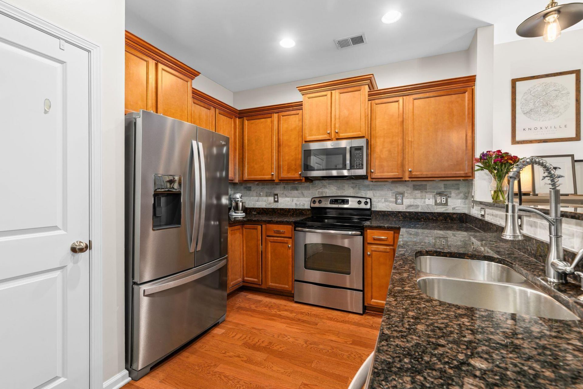 1733 Towne Street Photo 14