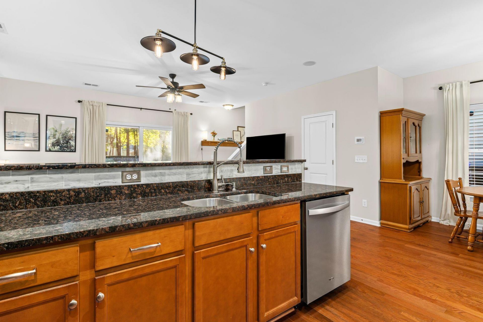 1733 Towne Street Photo 15