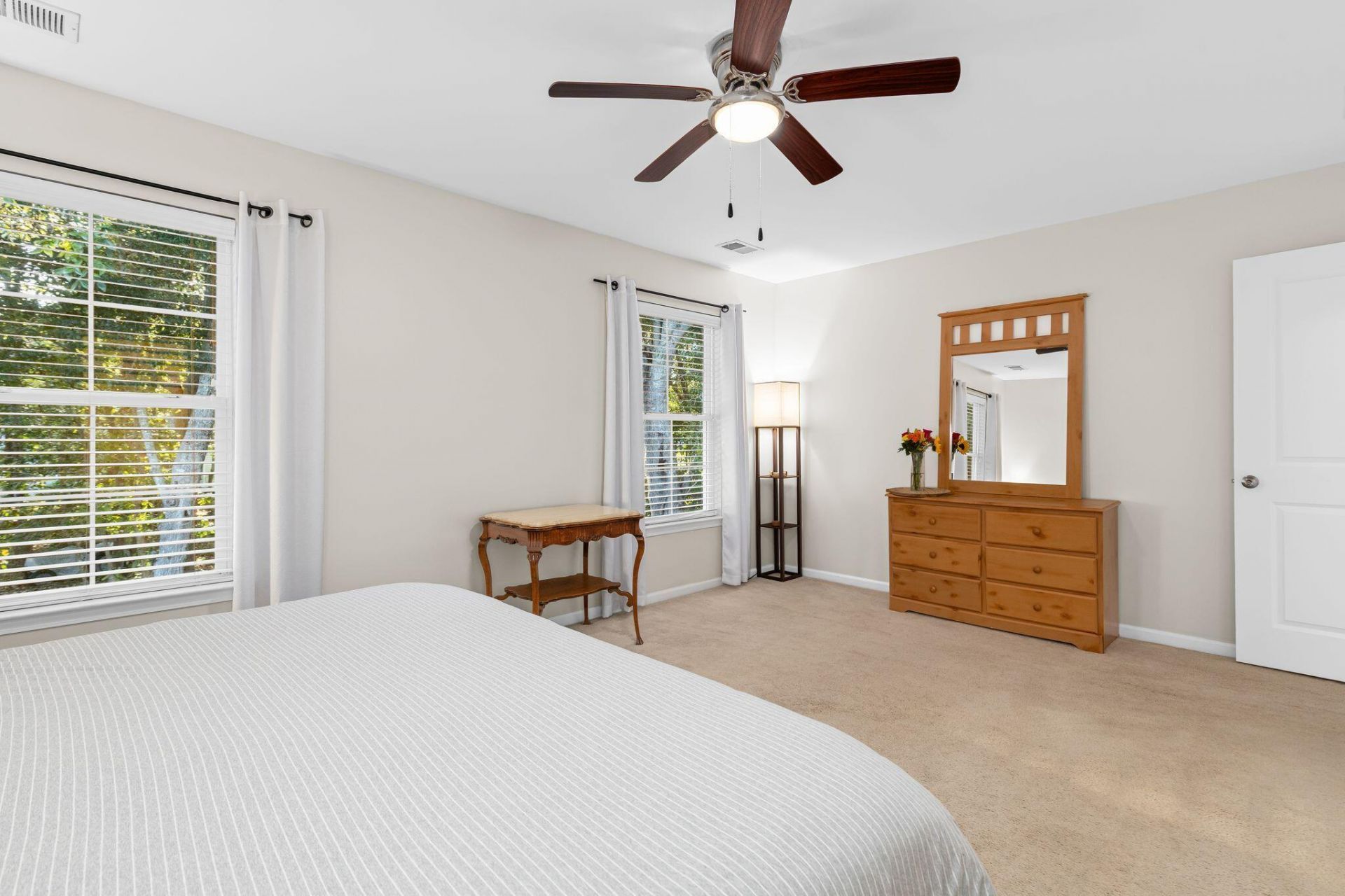 1733 Towne Street Photo 24