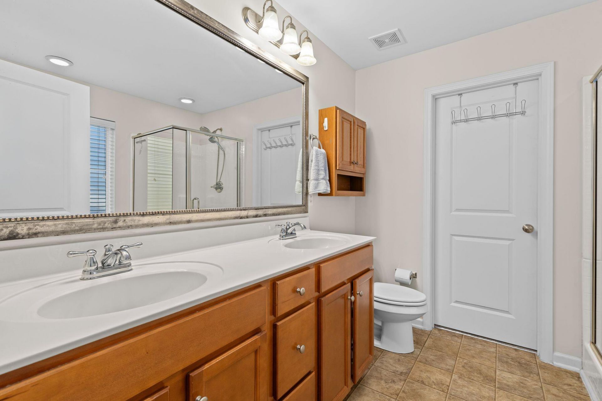 1733 Towne Street Photo 25