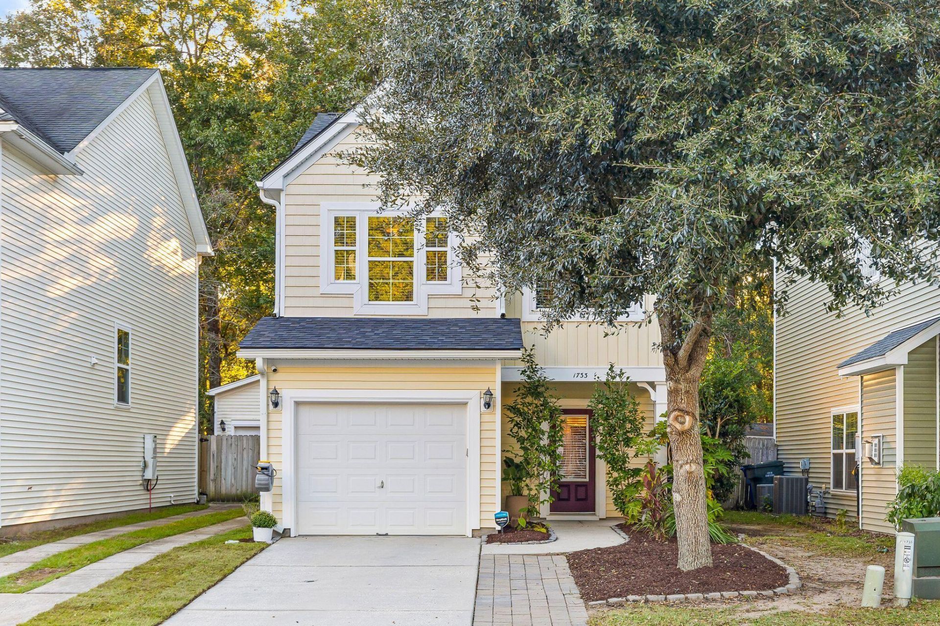 1733 Towne Street Photo 4