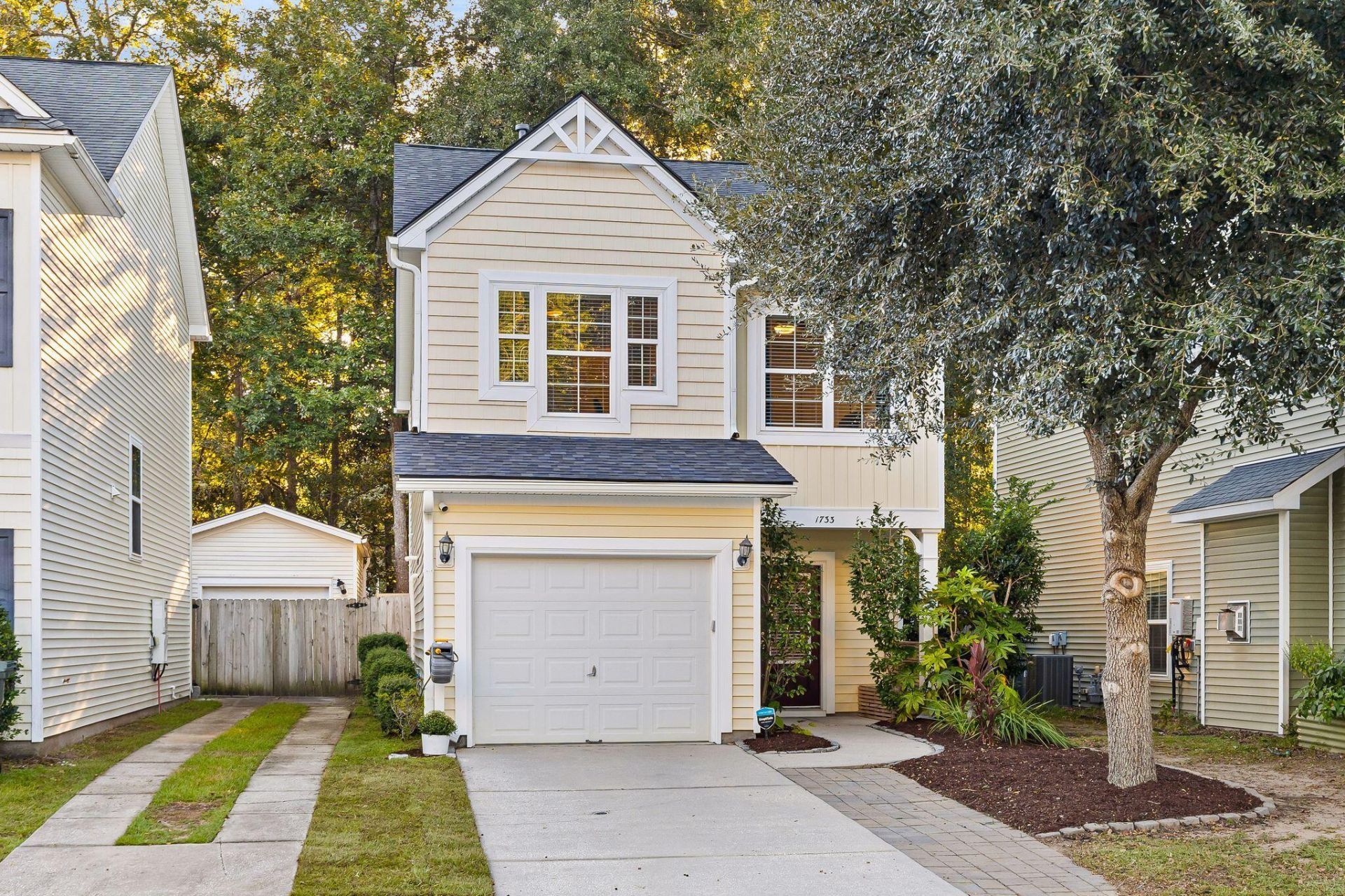 1733 Towne Street Photo 5