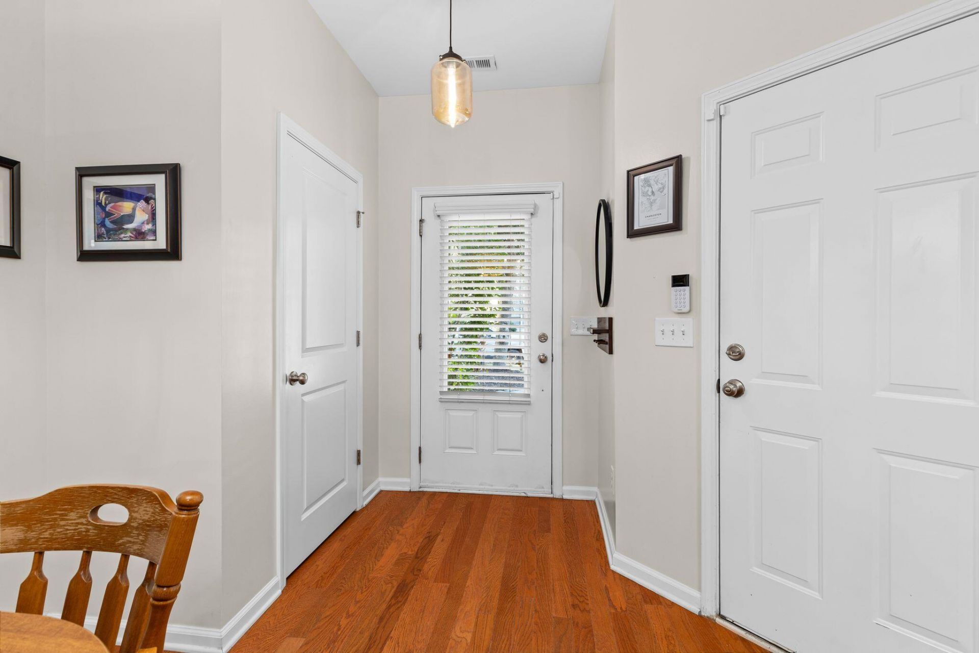 1733 Towne Street Photo 9