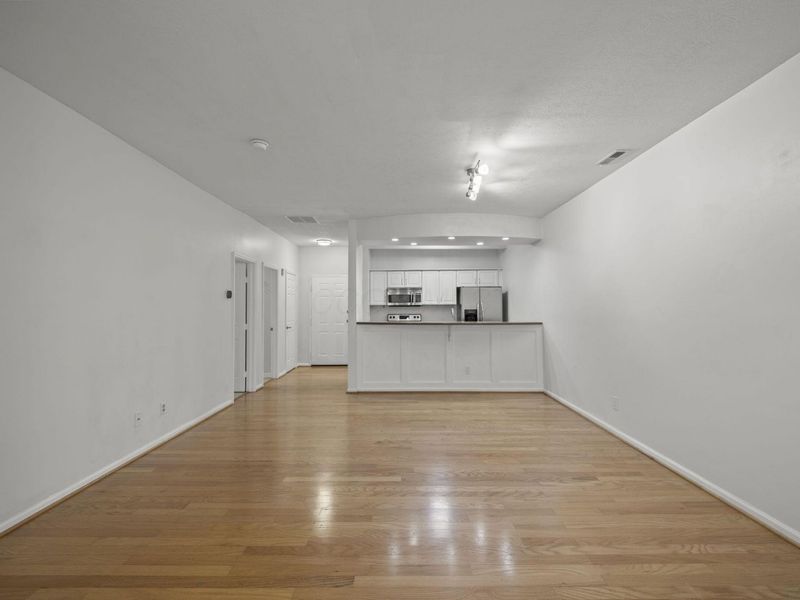 672 Park Street , Columbus, OH 43215 Photo 5