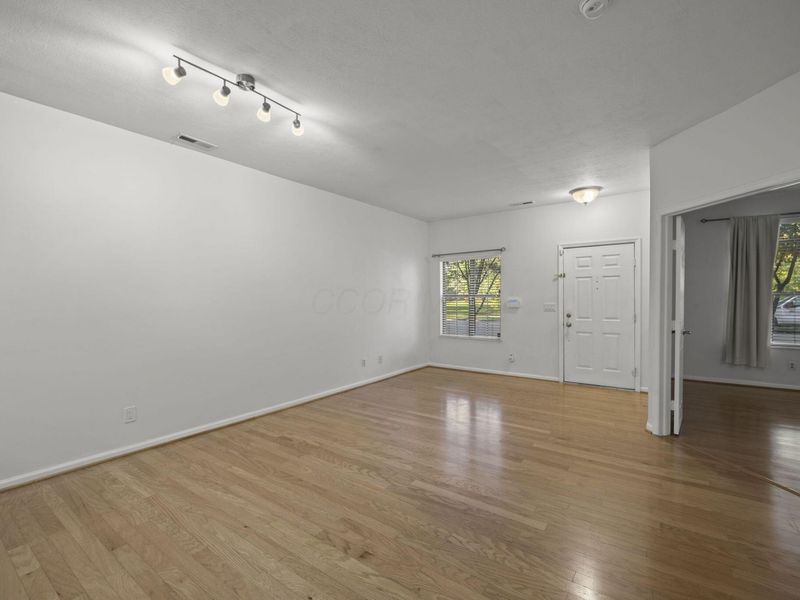 672 Park Street , Columbus, OH 43215 Photo 6