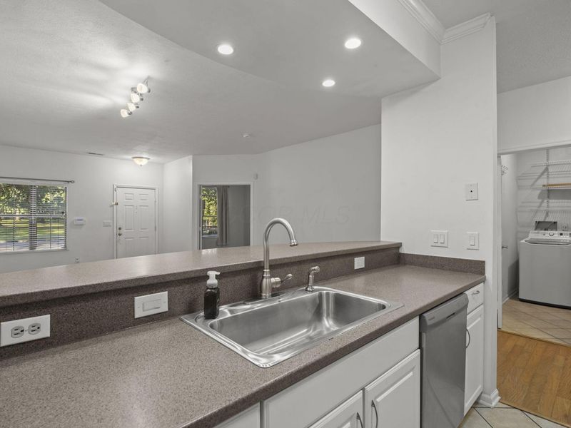 672 Park Street , Columbus, OH 43215 Photo 9