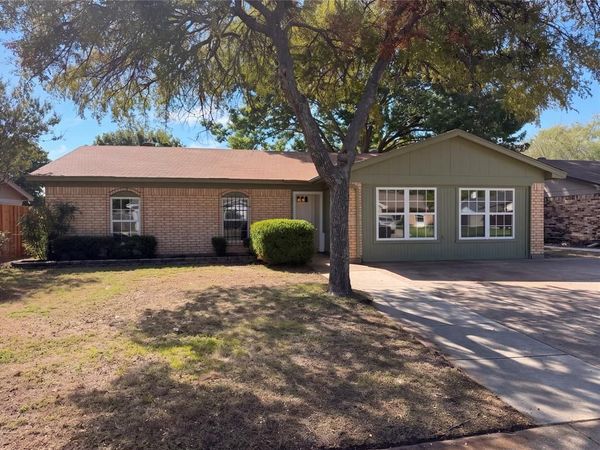 529 Edwards Drive, Saginaw, TX 76179