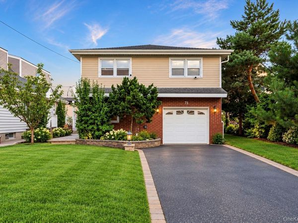 73 Beach Promenade E , Lindenhurst, NY 11757