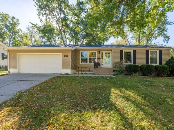 4211 WITTMAN Drive , Davenport, IA 52806