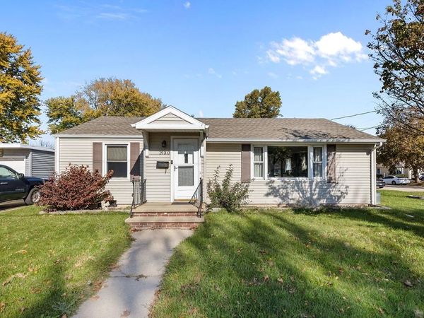 1930 E COLLEGE AVENUE, Appleton, WI 54915