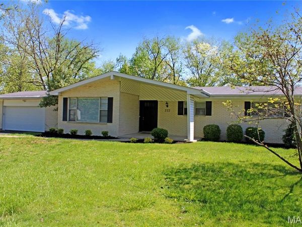 222 Pleasant Grove Avenue , Ballwin, MO 63011