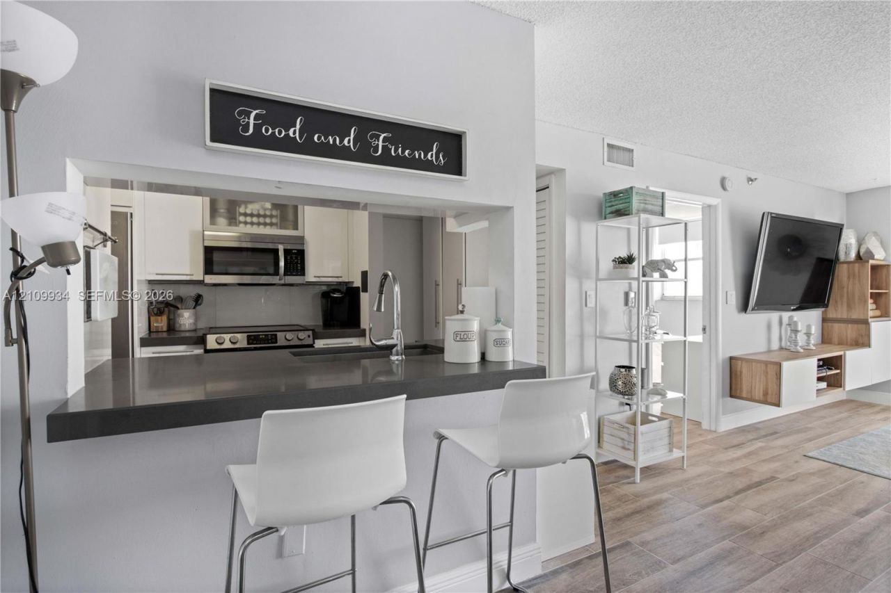 80 S Shore Dr , Unit 205, Miami Beach, FL 33141 Photo