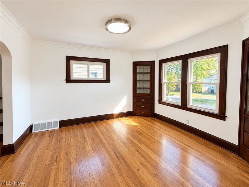 5231 Clement Avenue , Maple Heights, OH 44137 Photo 9