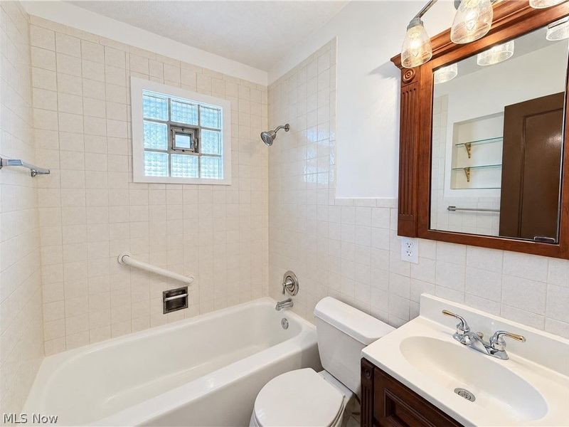 6526 Engle Road, Brook Park, OH 44142 Photo 13