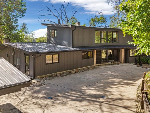2404 Indian Hill Road SE, Cedar Rapids, IA 52403