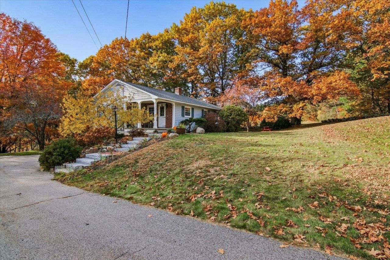 412 Grandview Road, Pembroke, NH 03275 Main Photo