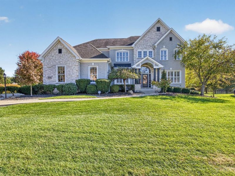 688 Ascot Drive, Hamilton Township, OH 45039 Photo 2