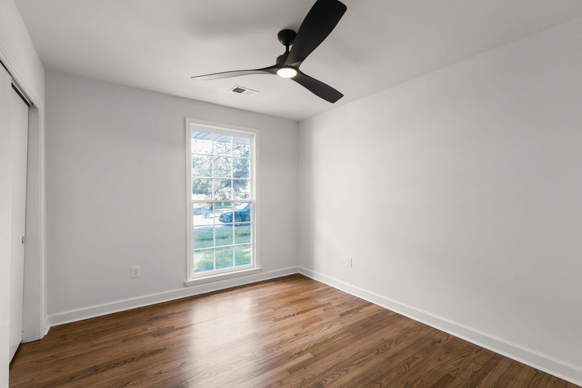 28 Farmfield Avenue Photo 29
