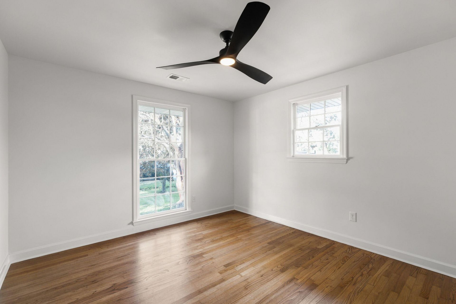 28 Farmfield Avenue Photo 32