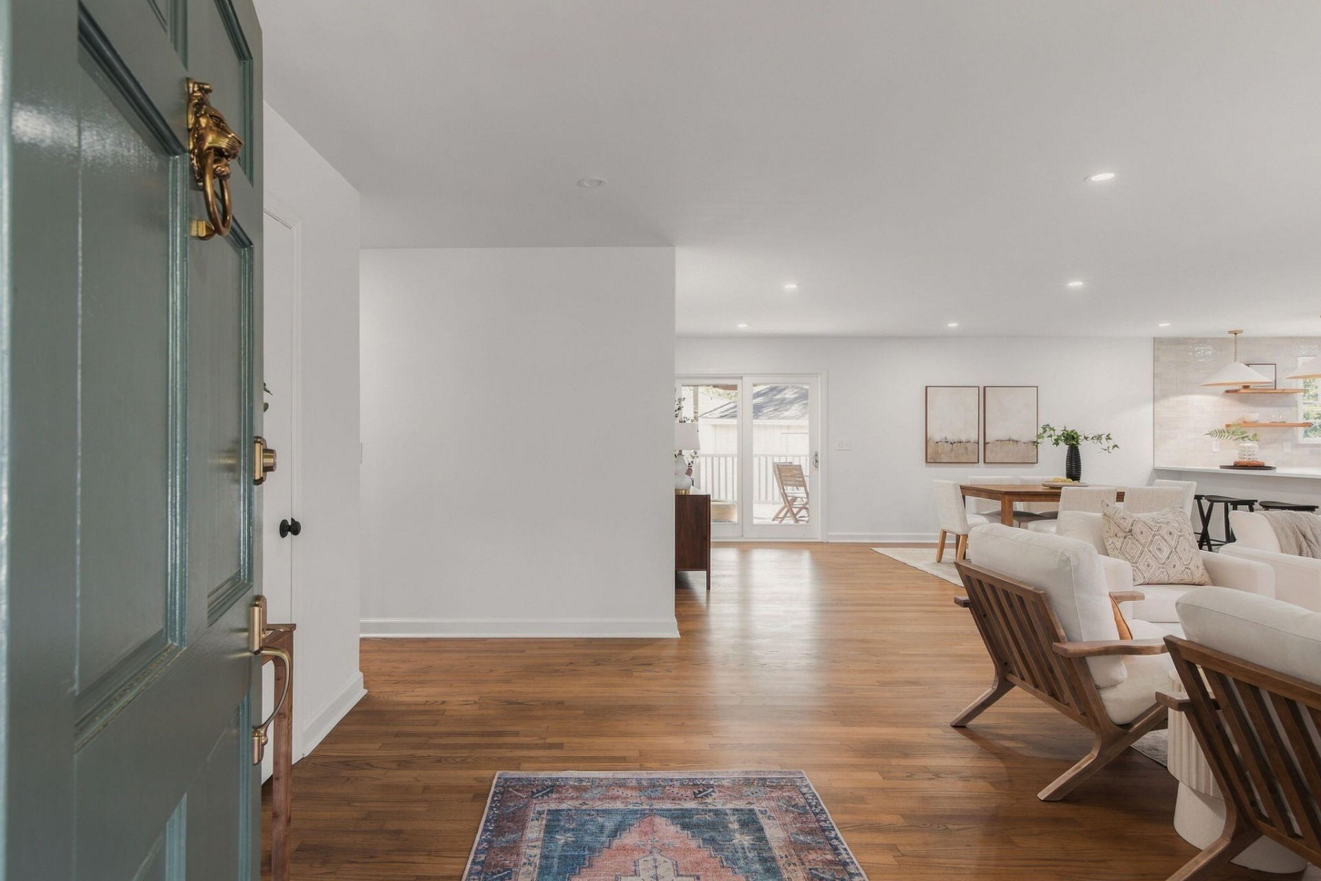 28 Farmfield Avenue Photo 5