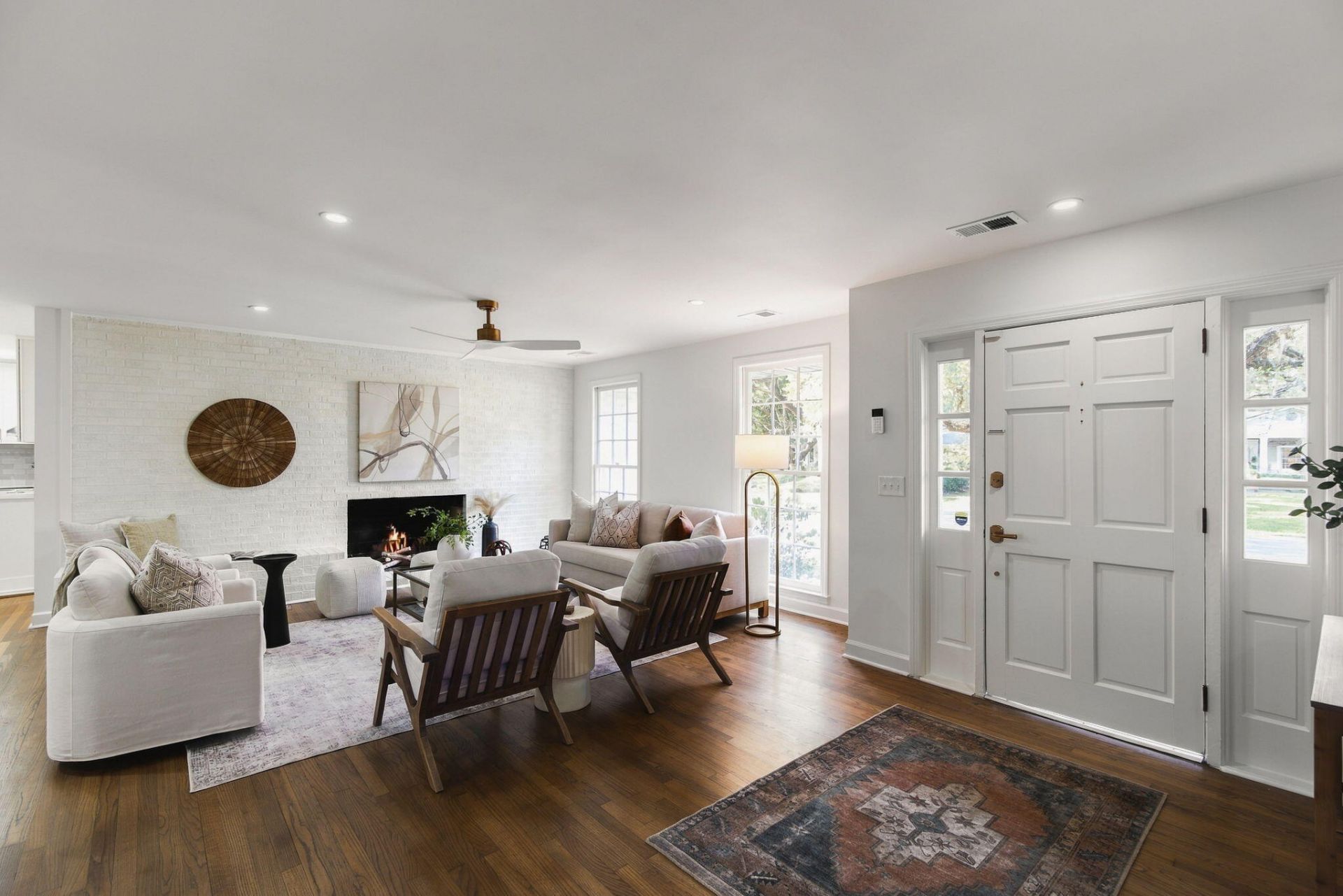 28 Farmfield Avenue Photo 7