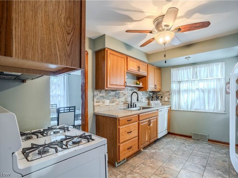 2205 Brookview Boulevard, Parma, OH 44134 Photo 14