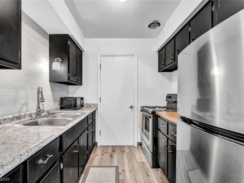 7050 Carriage Hill Drive, Unit 203, Brecksville, OH 44141 Photo 14