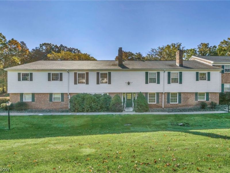 7050 Carriage Hill Drive, Unit 203, Brecksville, OH 44141 Photo 2